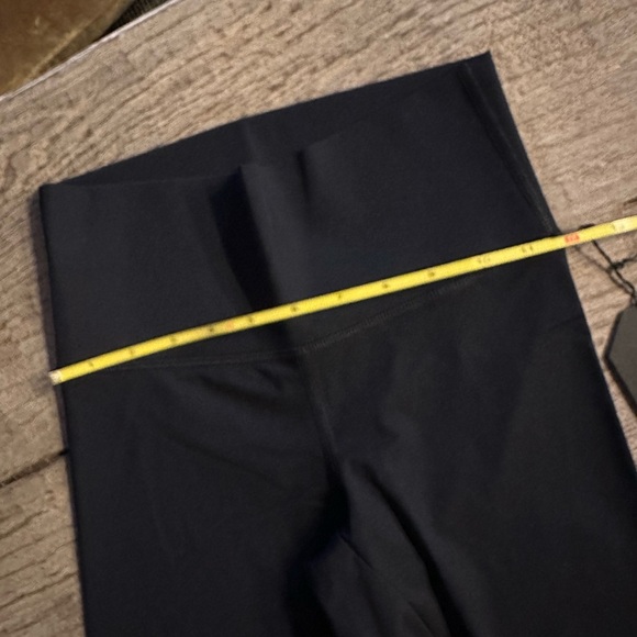 James Perse Yosemite High Rise Crop Leggings. - Picture 5 of 7